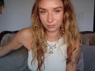 DaisyBlaze streamate live cam model