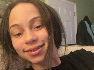 EmberRoseXXX streamate live cam model