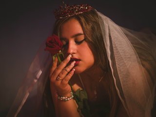 FloraTwiisted streamate live cam model