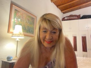 FoxyLeo streamate live cam model