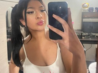 HoneyyBell streamate live cam model