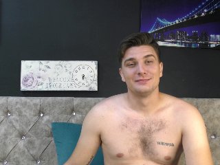 HugJulian streamate live cam model