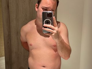 Juicyuncut streamate live cam model