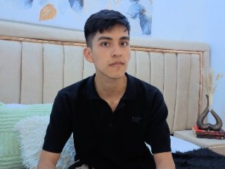 Julian_Carusso streamate live cam model