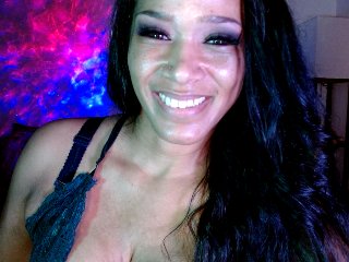 Leonoraaa streamate live cam model