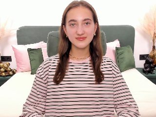 LindaRomano streamate live cam model