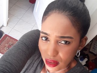 MaddiXXX33 streamate live cam model