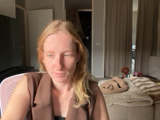 MaeveLove streamate live cam model