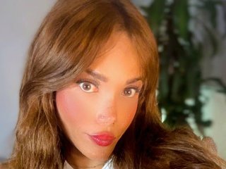 Missvaleriew00 streamate live cam model