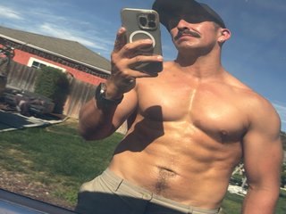 Musclatinhung streamate live cam model