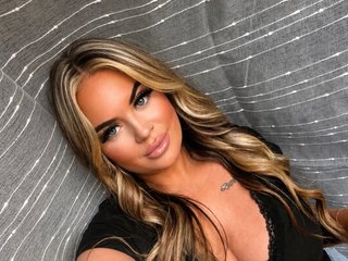ReignLux streamate live cam model
