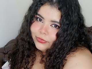 SarahBowiee streamate live cam model