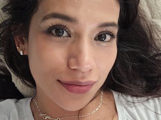 Scarletthred streamate live cam model