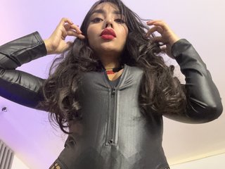 Selenabatti streamate live cam model