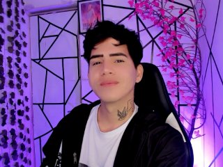 TAYSON_RIVERS streamate live cam model