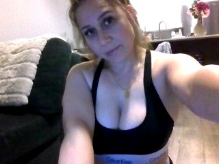Thedevinemilf streamate live cam model