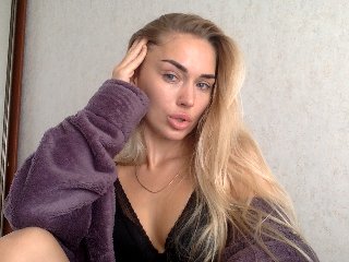 Tina_a streamate live cam model