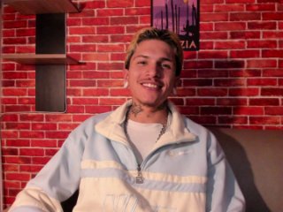 Valentino_knox streamate live cam model
