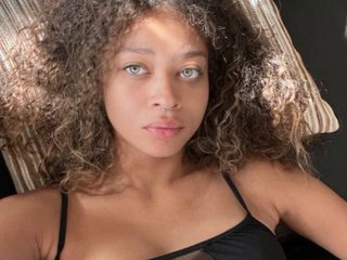 WillowNoir streamate live cam model