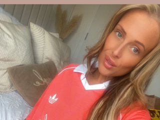 XStunningStellaX streamate live cam model