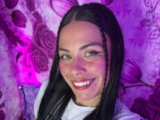 ZoeLuxx streamate live cam model