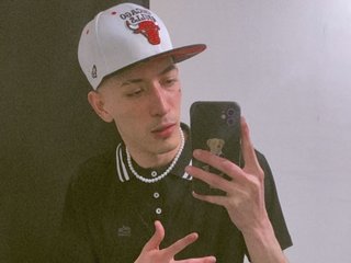 ashtonmyers19 streamate live cam model