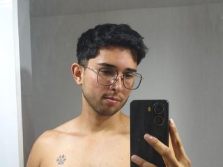 felipeR21 streamate live cam model