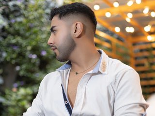 itsmeeros streamate live cam model