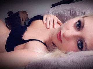 kellyforyou18 streamate live cam model