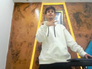 kroddy_sw streamate live cam model