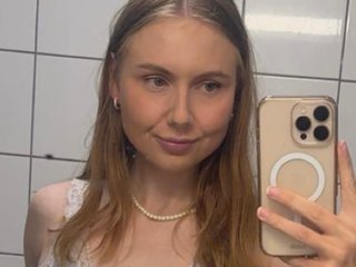 lilleambi streamate live cam model