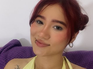 littleAlyy18 streamate live cam model