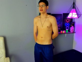 luca_white01 streamate live cam model