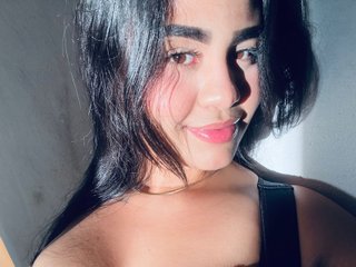 miaawhithe streamate live cam model
