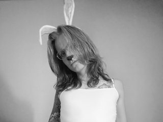 thebunnnextdoor streamate live cam model