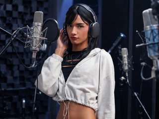 zuri_lux streamate live cam model