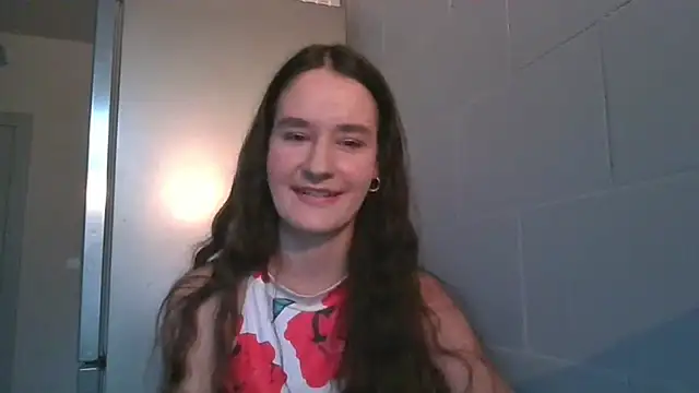 SarahTeen stripchat live cam model