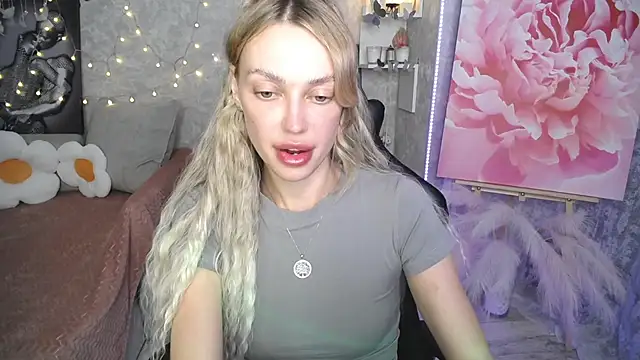 NickyAdamidi stripchat live cam model