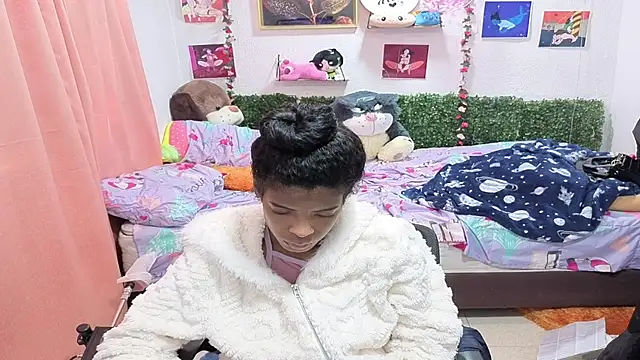 thianahorny stripchat live cam model