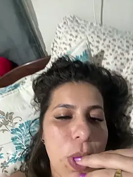 milabbwES stripchat live cam model