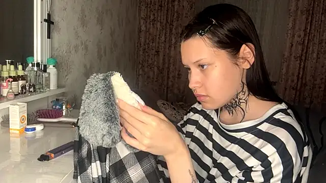 VoicingSeam stripchat live cam model