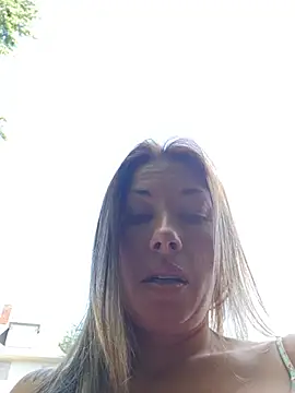 MiraKisss stripchat live cam model