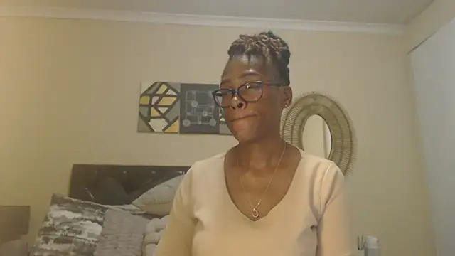 Creamyass22 stripchat live cam model