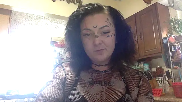 CurvyTrans2002 stripchat live cam model