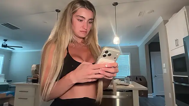 meggsworld stripchat live cam model