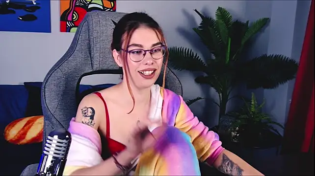 SeraphineDuskryn stripchat live cam model