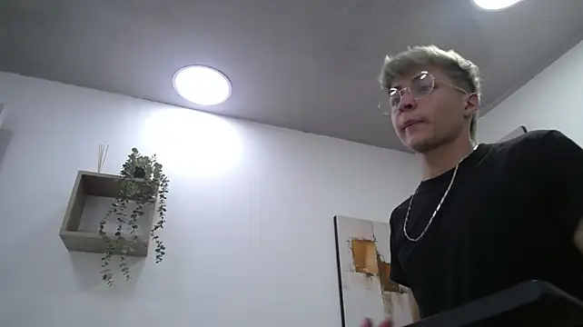 Ari_Stonne stripchat live cam model