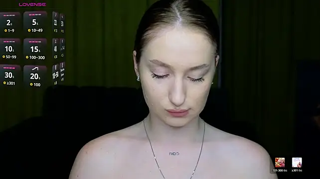 AlisaFoxis stripchat live cam model