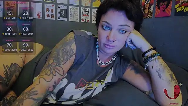 EllieOz stripchat live cam model