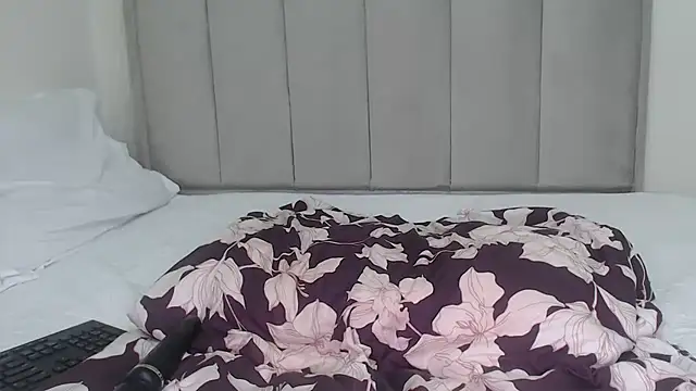 Bella_2025 stripchat live cam model